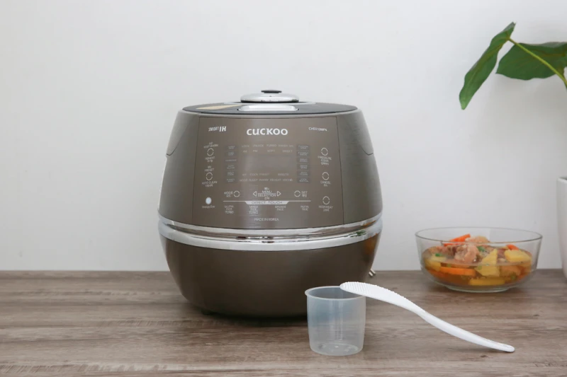 Nồi cơm điện tử cao tần Cuckoo 1.8L CRP-CHSS1009FN